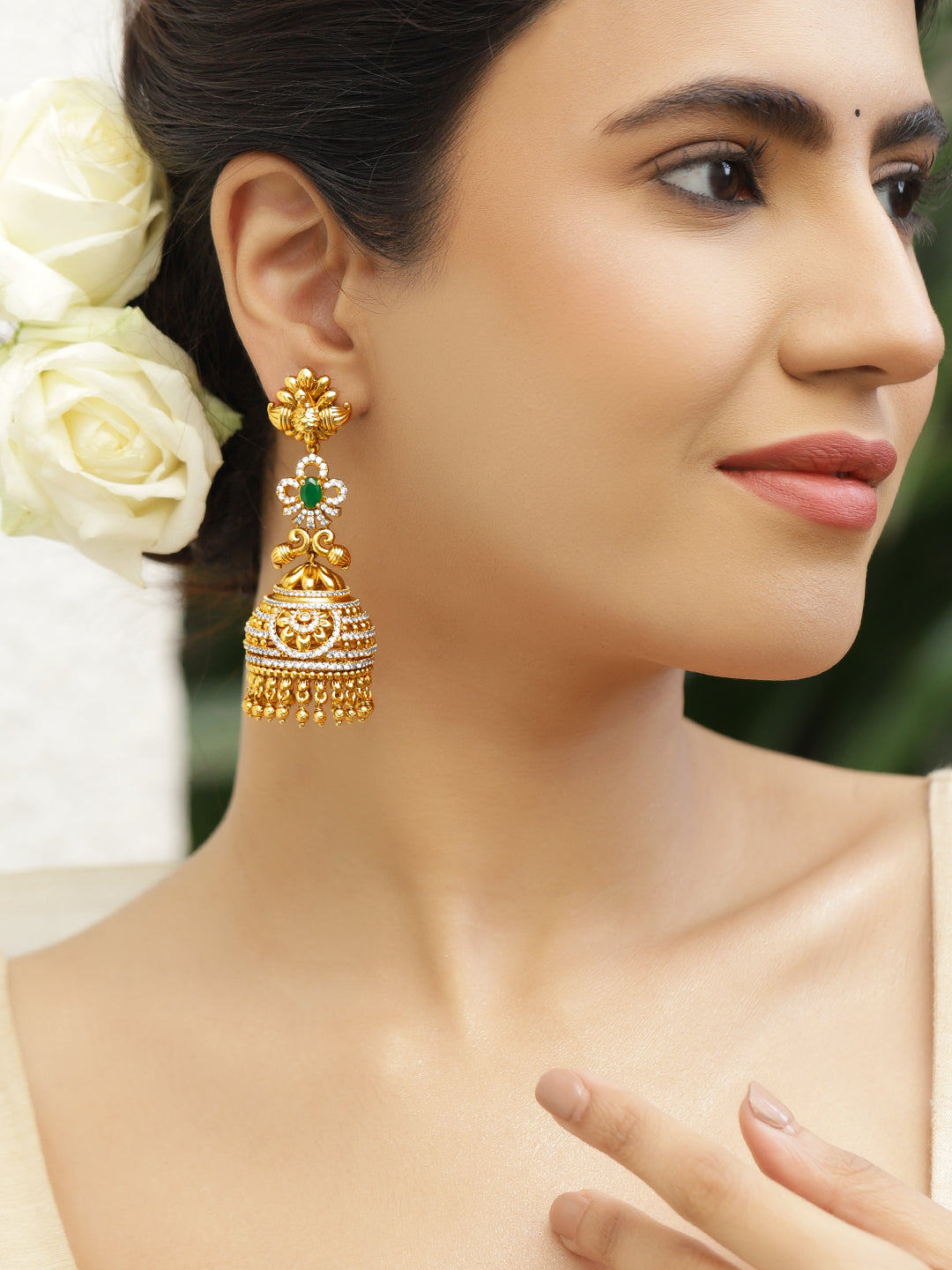 Green & White Studded Gold Drop Jhumkas フリーサイズ