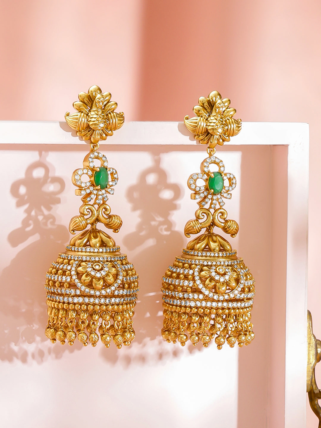 Green & White Studded Gold Drop Jhumkas フリーサイズ
