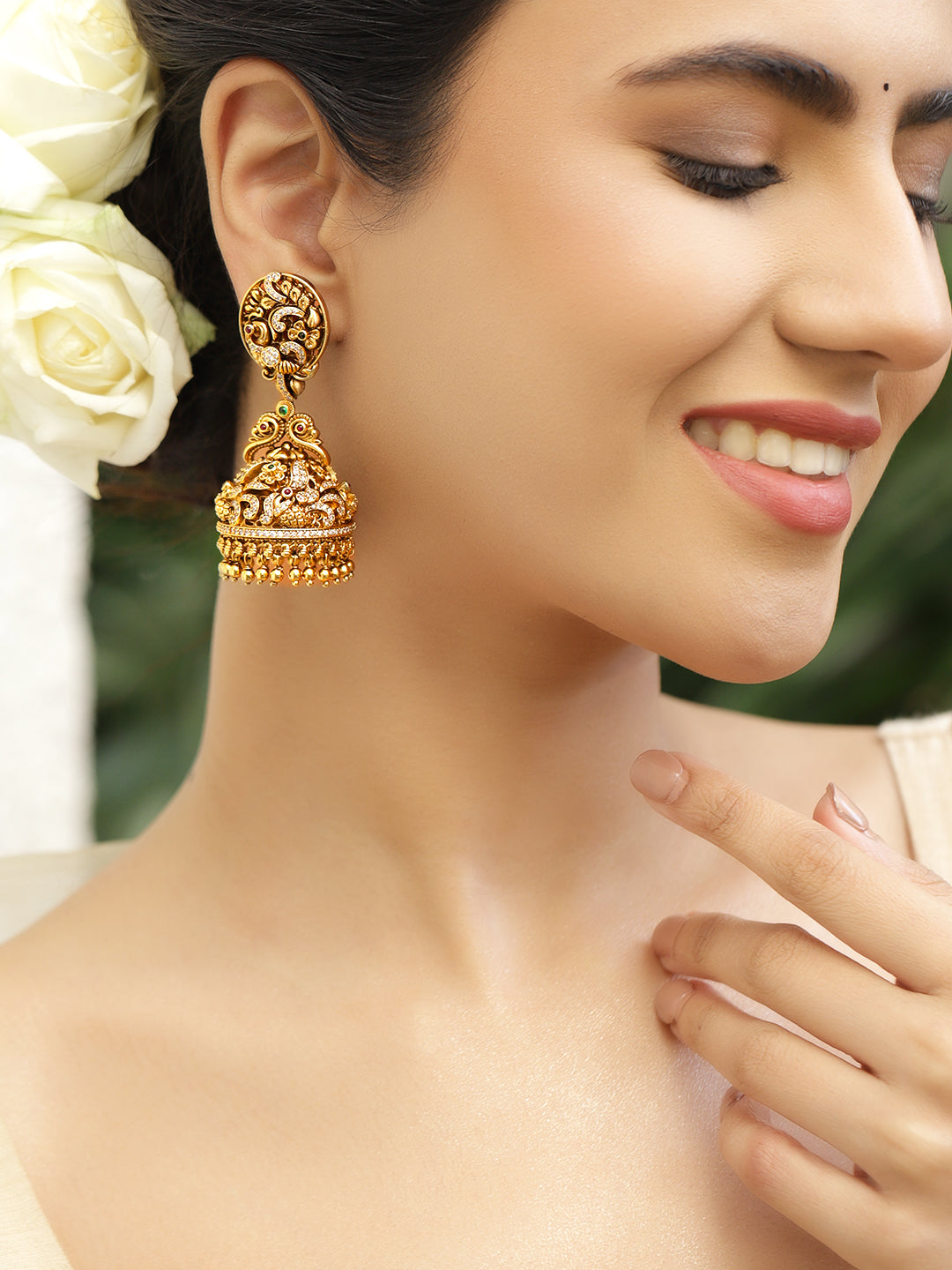 Gold Toned Ethnic Jhumkas フリーサイズ