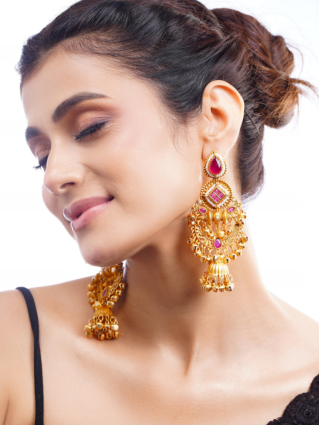 【Rubans】 Gold-Plated Ruby Pink Ghungroo Jhumka Earrings｜ゴールドメッキ ルビーピンク グングルー ジュムカイヤリング