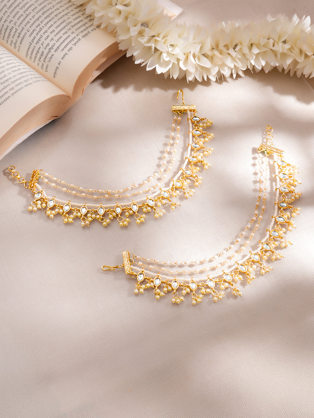 【Rubans】 Set of 2 Gold Plated Pearl Beaded Kundan Layered Kaan Chain｜ゴールドメッキ パールビーズ クンダン レイヤード カーンチェーン イヤリング（左右2本セット）