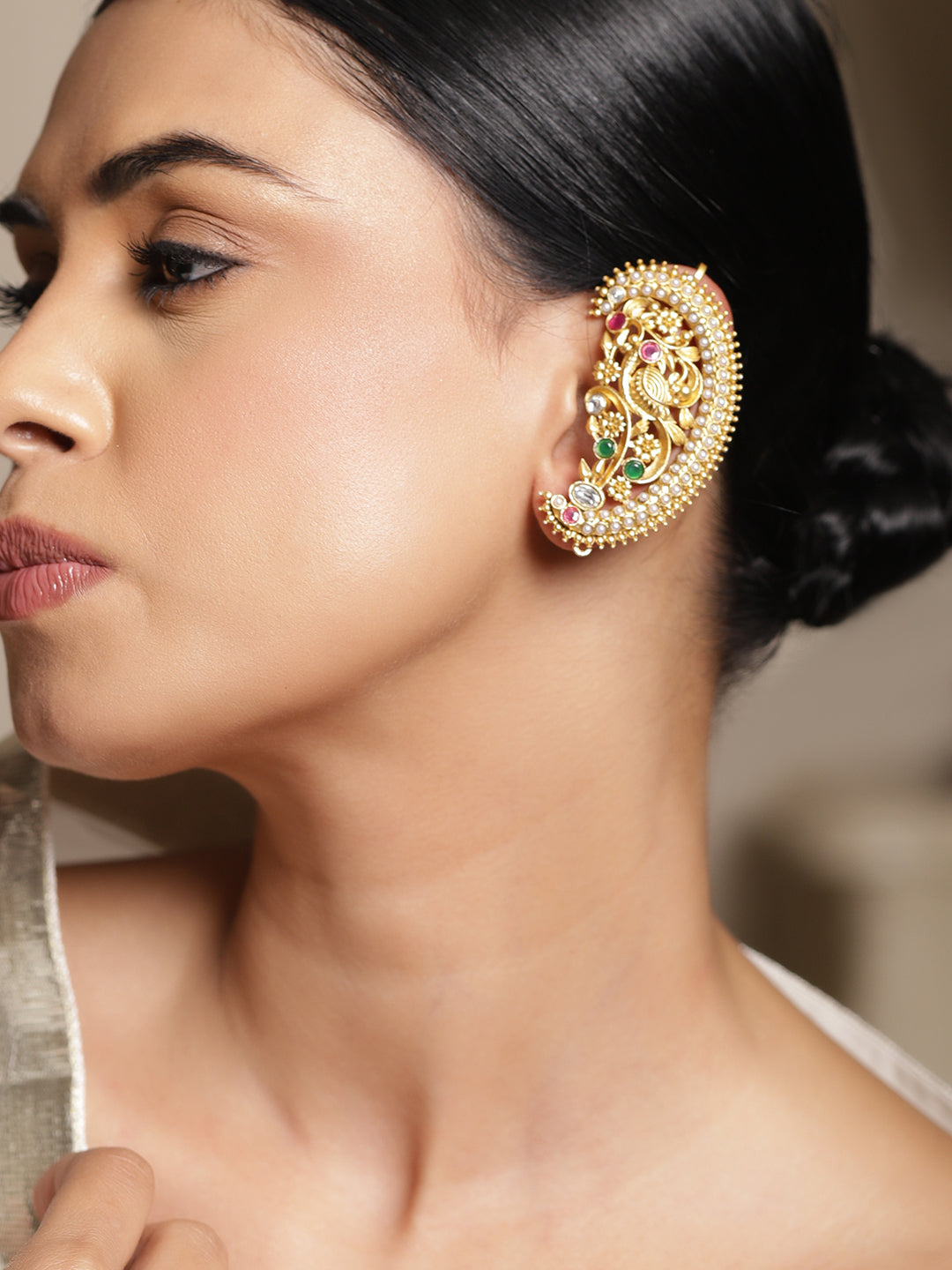 Peacock Motif Gold Toned Ear Cuffs フリーサイズ