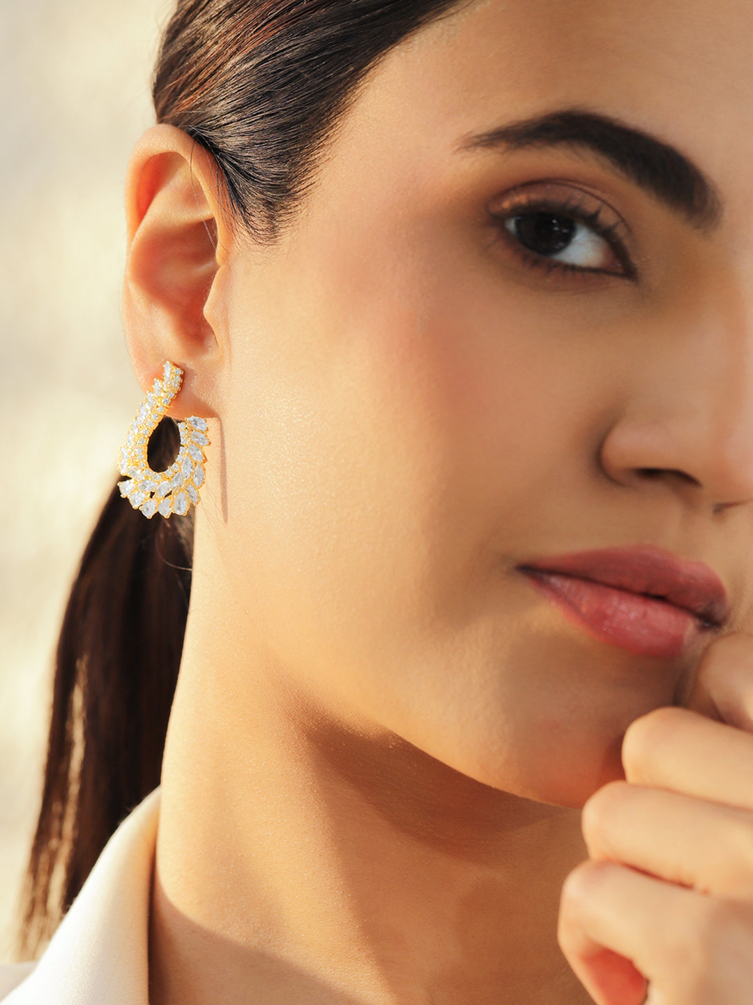 【Rubans】 Crystal Studded Gold Stud Earrings｜クリスタル リーフ ゴールド スタッドイヤリング