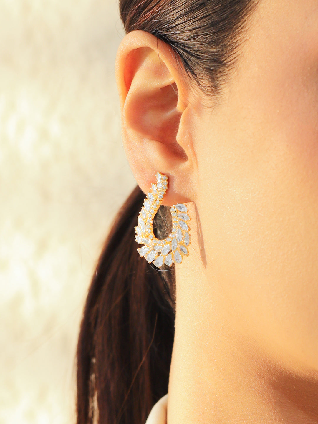 【Rubans】 Crystal Studded Gold Stud Earrings｜クリスタル リーフ ゴールド スタッドイヤリング