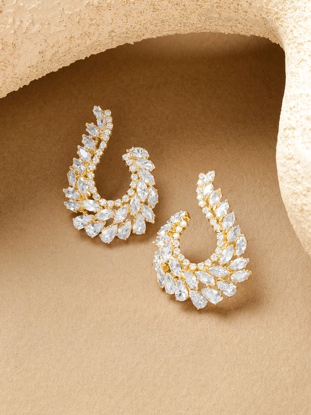 【Rubans】 Crystal Studded Gold Stud Earrings｜クリスタル リーフ ゴールド スタッドイヤリング
