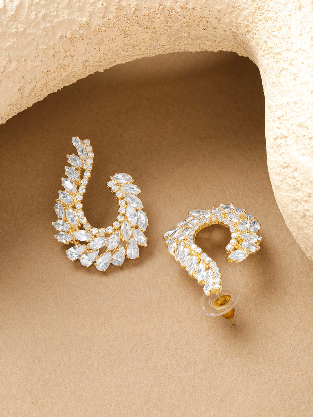 【Rubans】 Crystal Studded Gold Stud Earrings｜クリスタル リーフ ゴールド スタッドイヤリング