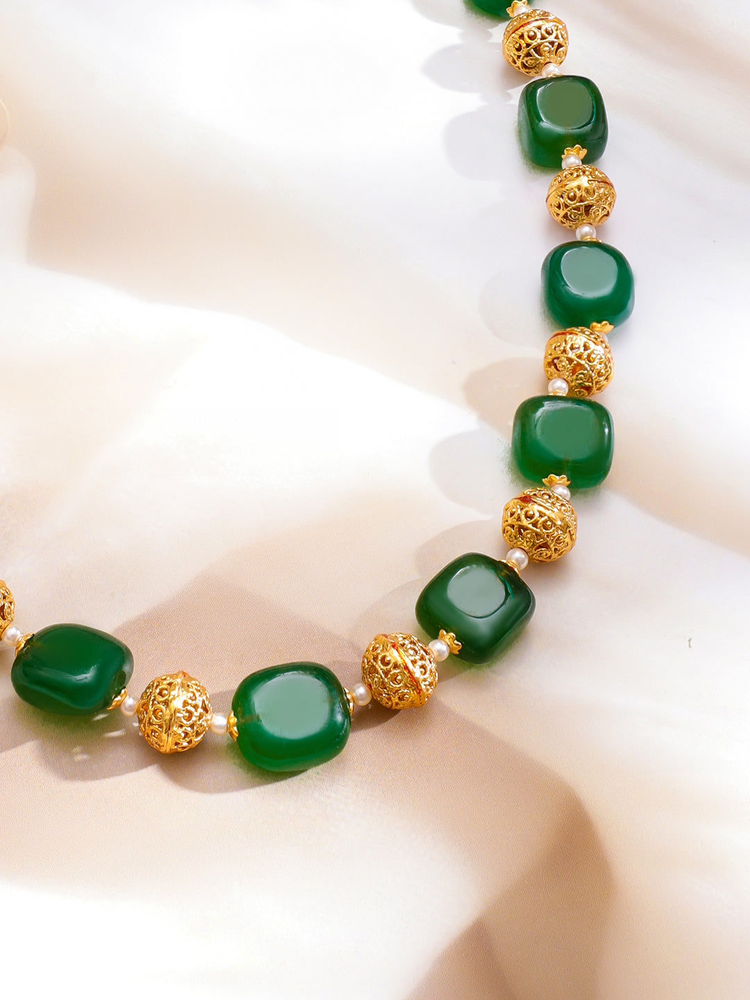 Green Beaded Gold toned Necklace フリーサイズ
