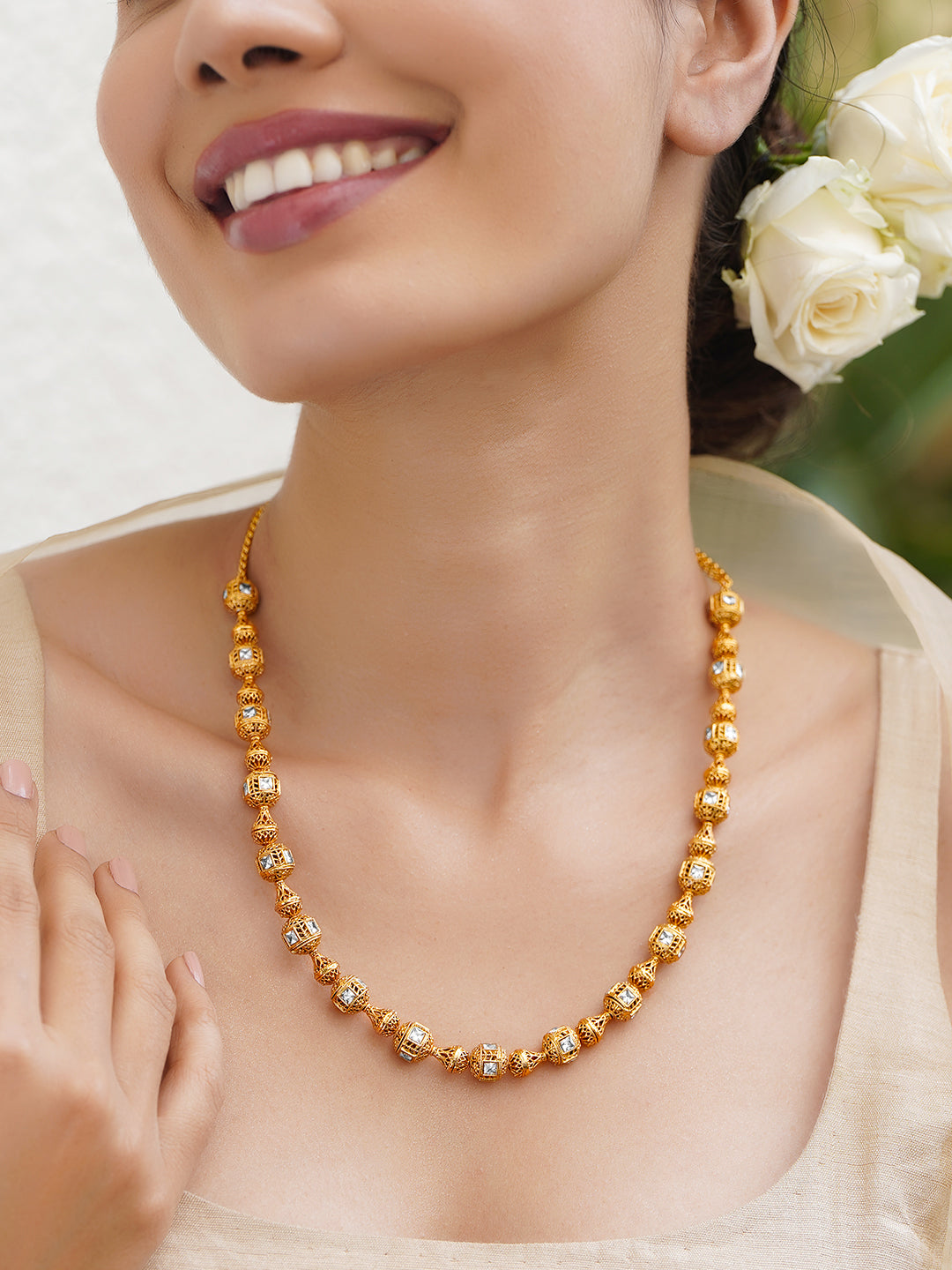 White Studded Traditional Gold Beaded Necklace フリーサイズ