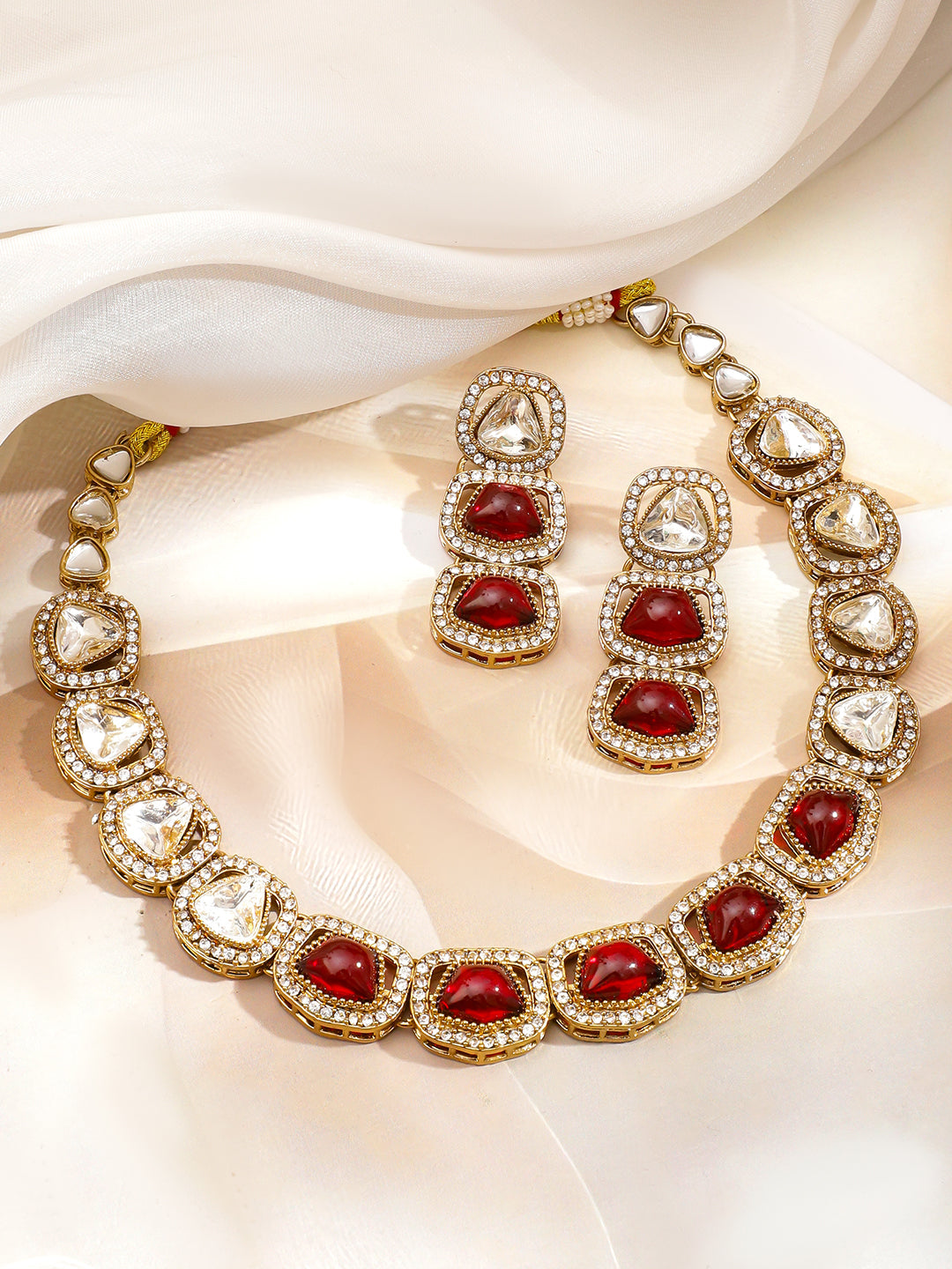 White Ruby Studded Gold Necklace Set With Maangtikka フリーサイズ