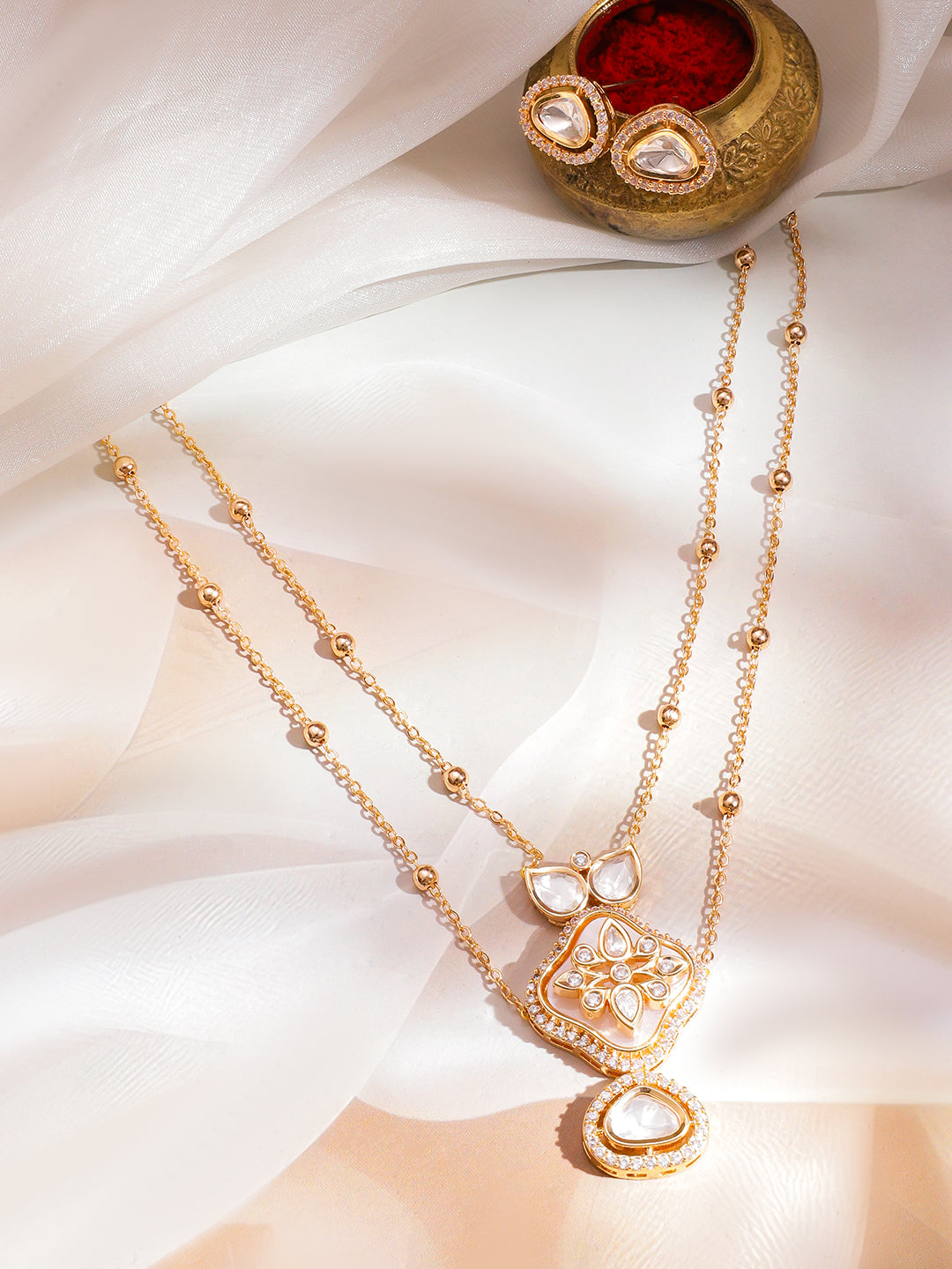 White Blossoms Kundan Necklace Set フリーサイズ