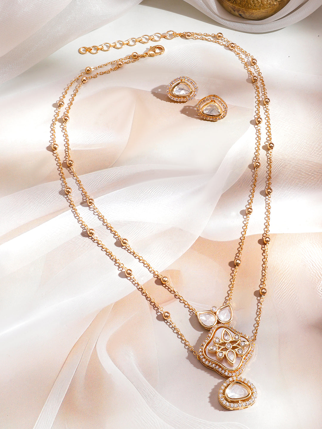 White Blossoms Kundan Necklace Set フリーサイズ