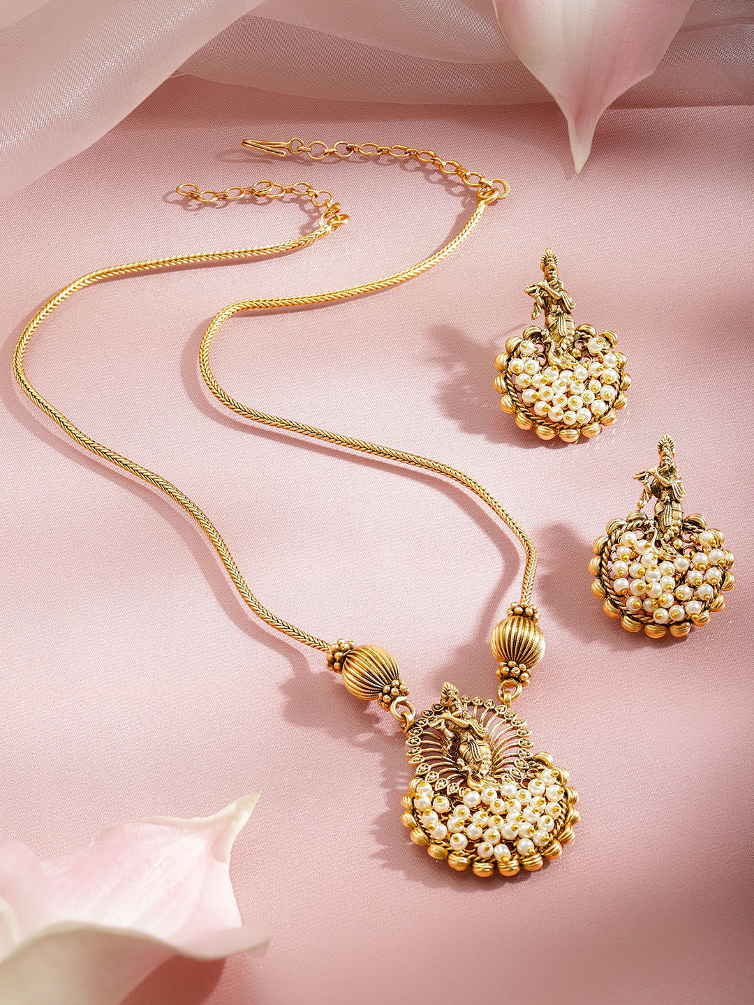 Laxmi Motif Pearl Embellished Pendant Necklace Set フリーサイズ