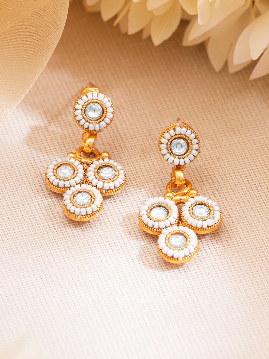Gold Plated Brass White Kundan Pearl Charm Necklace Set フリーサイズ