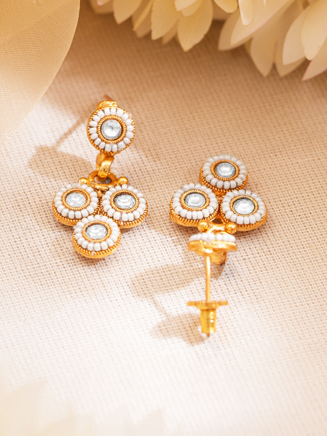 Gold Plated Brass White Kundan Pearl Charm Necklace Set フリーサイズ