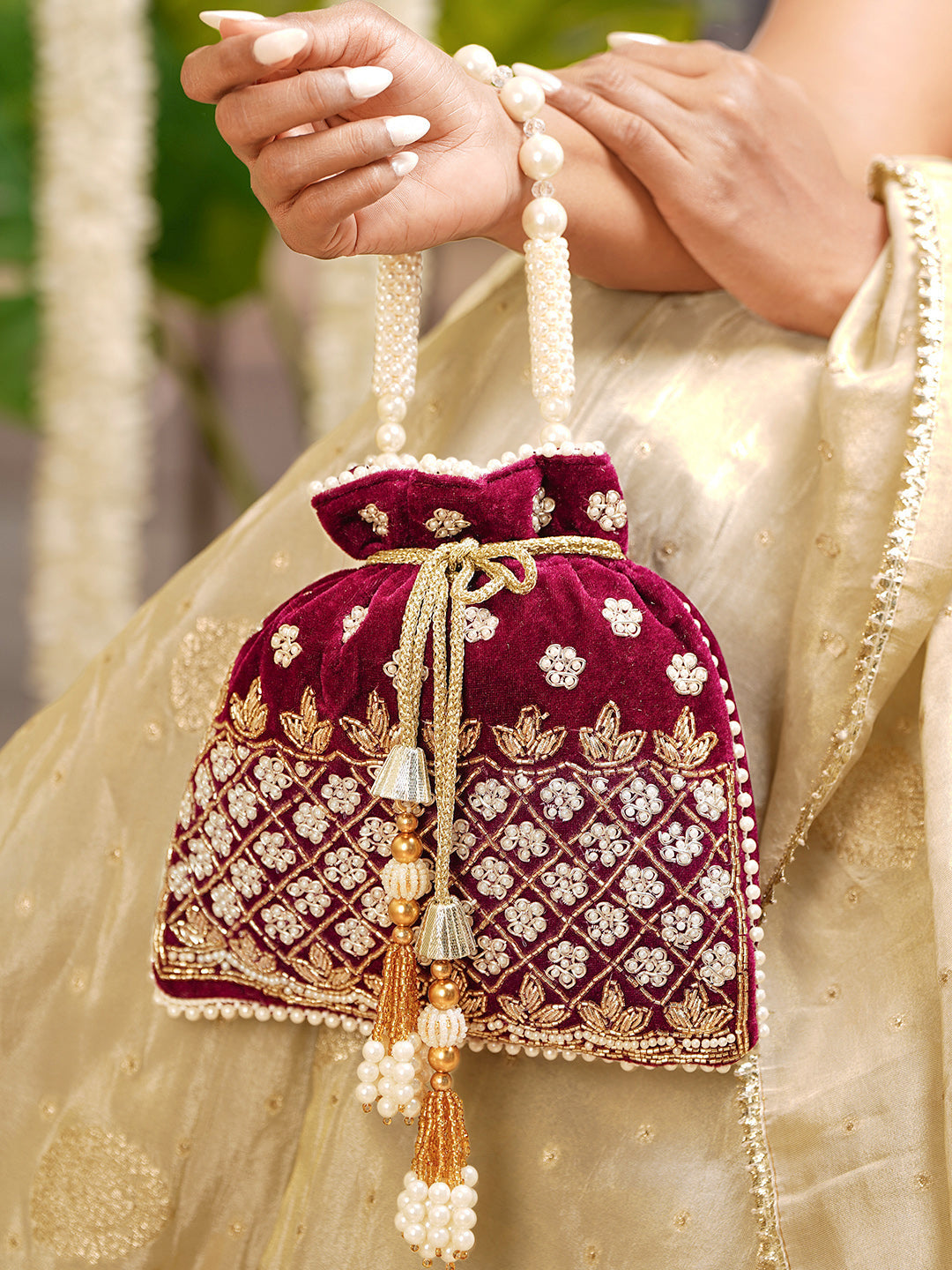 Royal Maroon Velvet Embroidered Bridal Potli Bag with Pearl Handle フリーサイズ