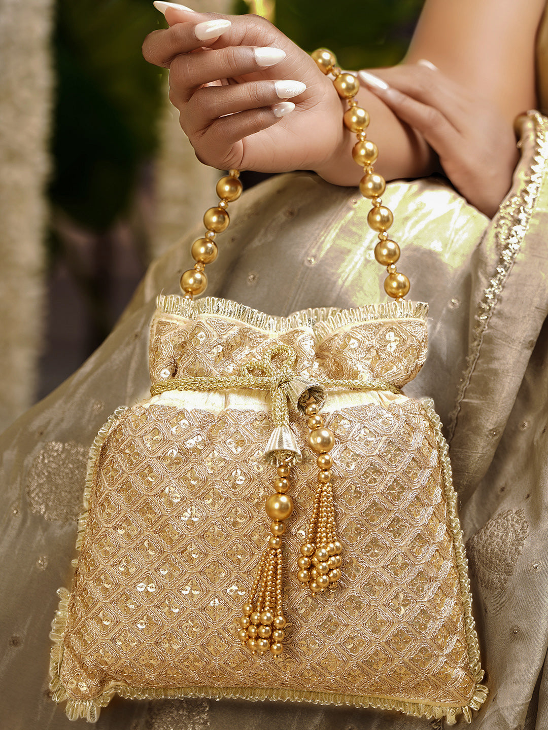 Golden Festive Statement Potli Bag フリーサイズ