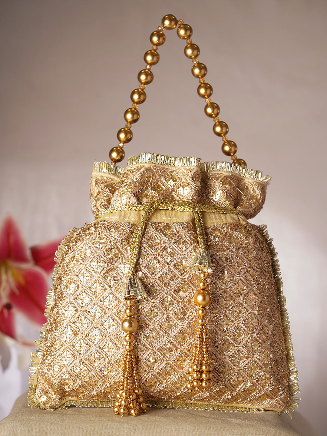Golden Festive Statement Potli Bag フリーサイズ