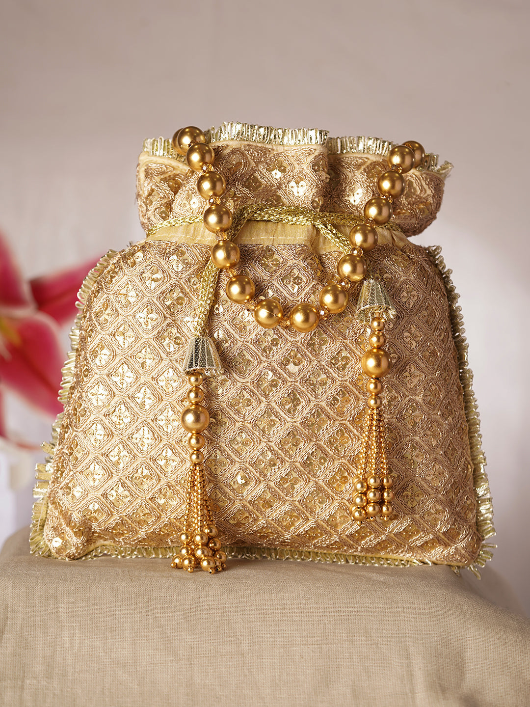 Golden Festive Statement Potli Bag フリーサイズ
