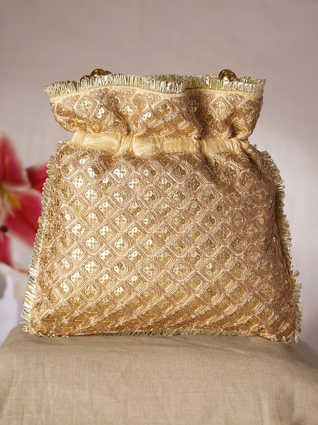 Golden Festive Statement Potli Bag フリーサイズ