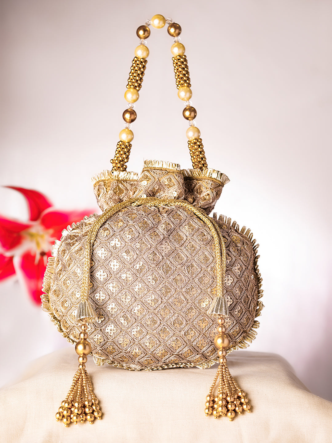 Regal Golden Beige Handcrafted Potli Bag フリーサイズ