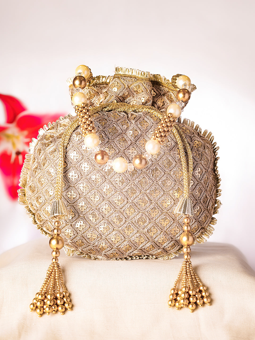 Regal Golden Beige Handcrafted Potli Bag フリーサイズ