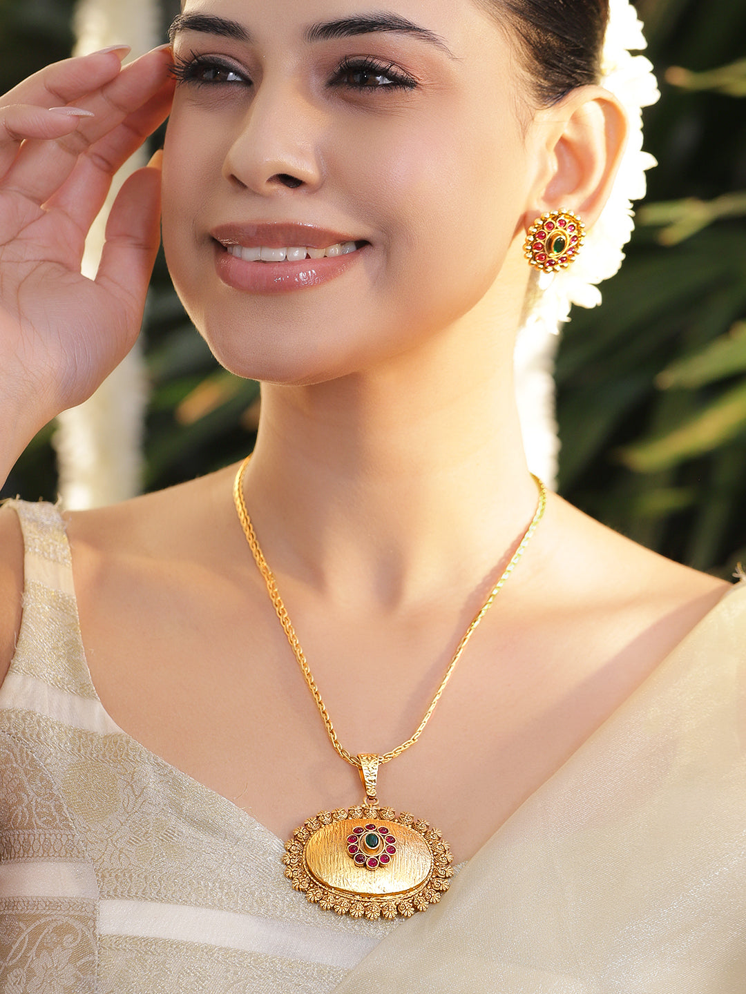 Golden Floral Red Green Studded Pendant Set フリーサイズ