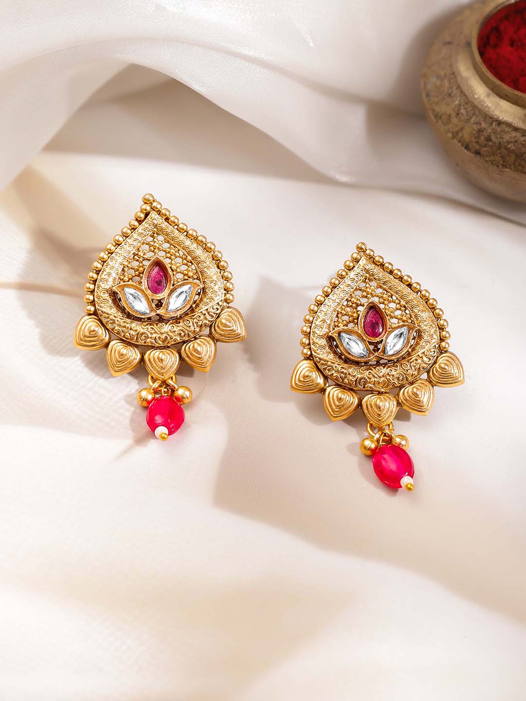 Gold-Plated Temple Pendant and Earrings フリーサイズ
