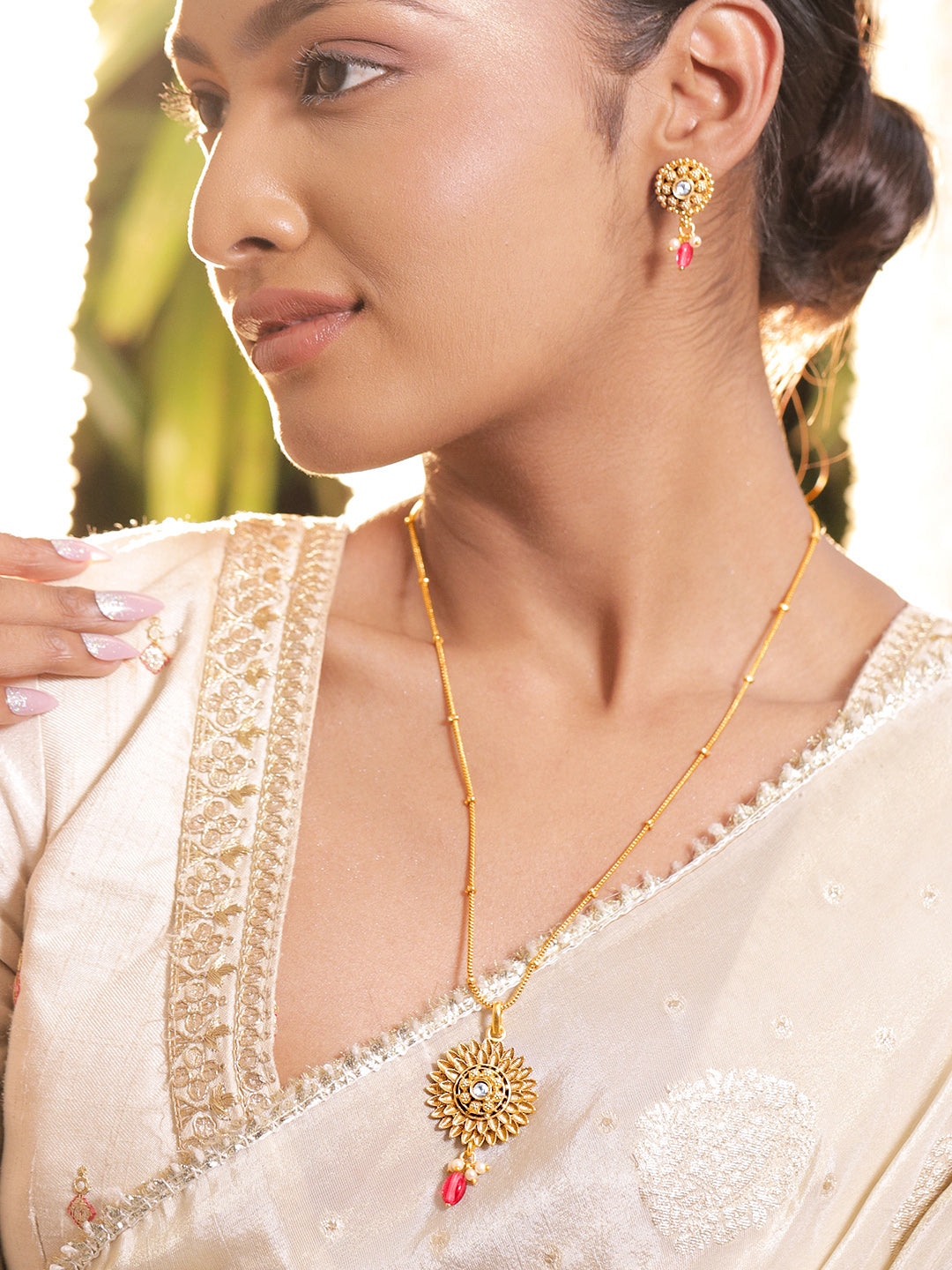 Gold-Plated Pendant and Earrings フリーサイズ