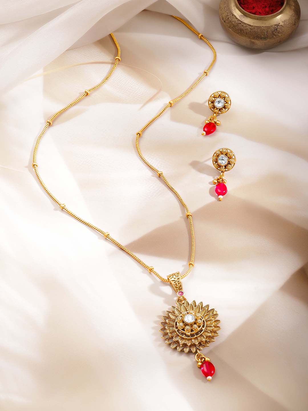 Gold-Plated Pendant and Earrings フリーサイズ