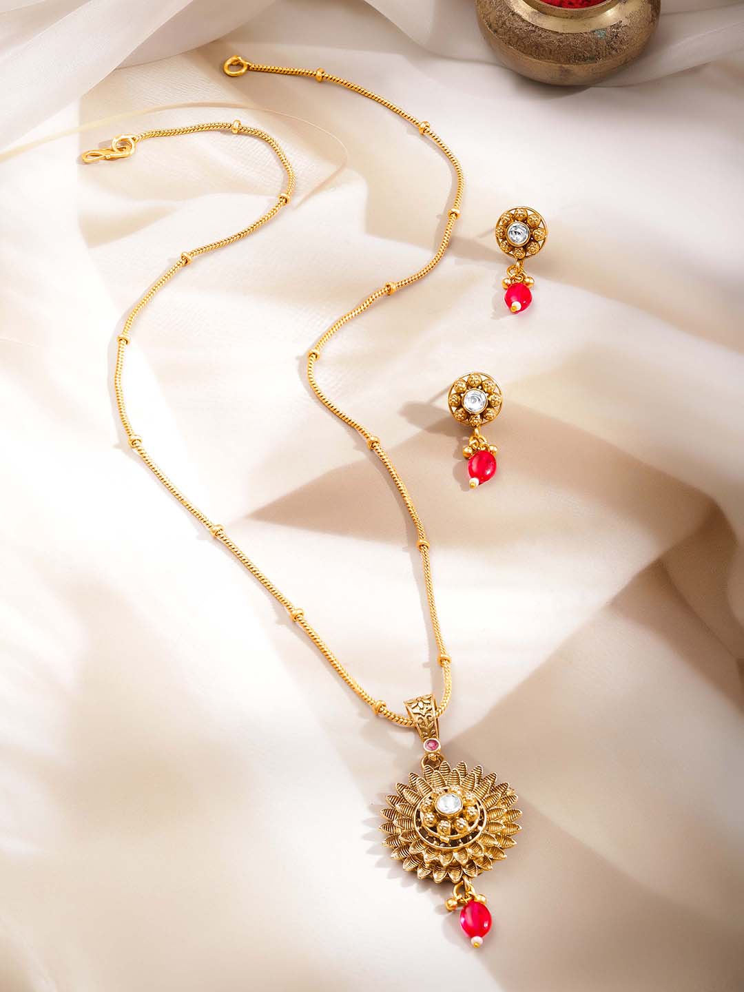 Gold-Plated Pendant and Earrings フリーサイズ