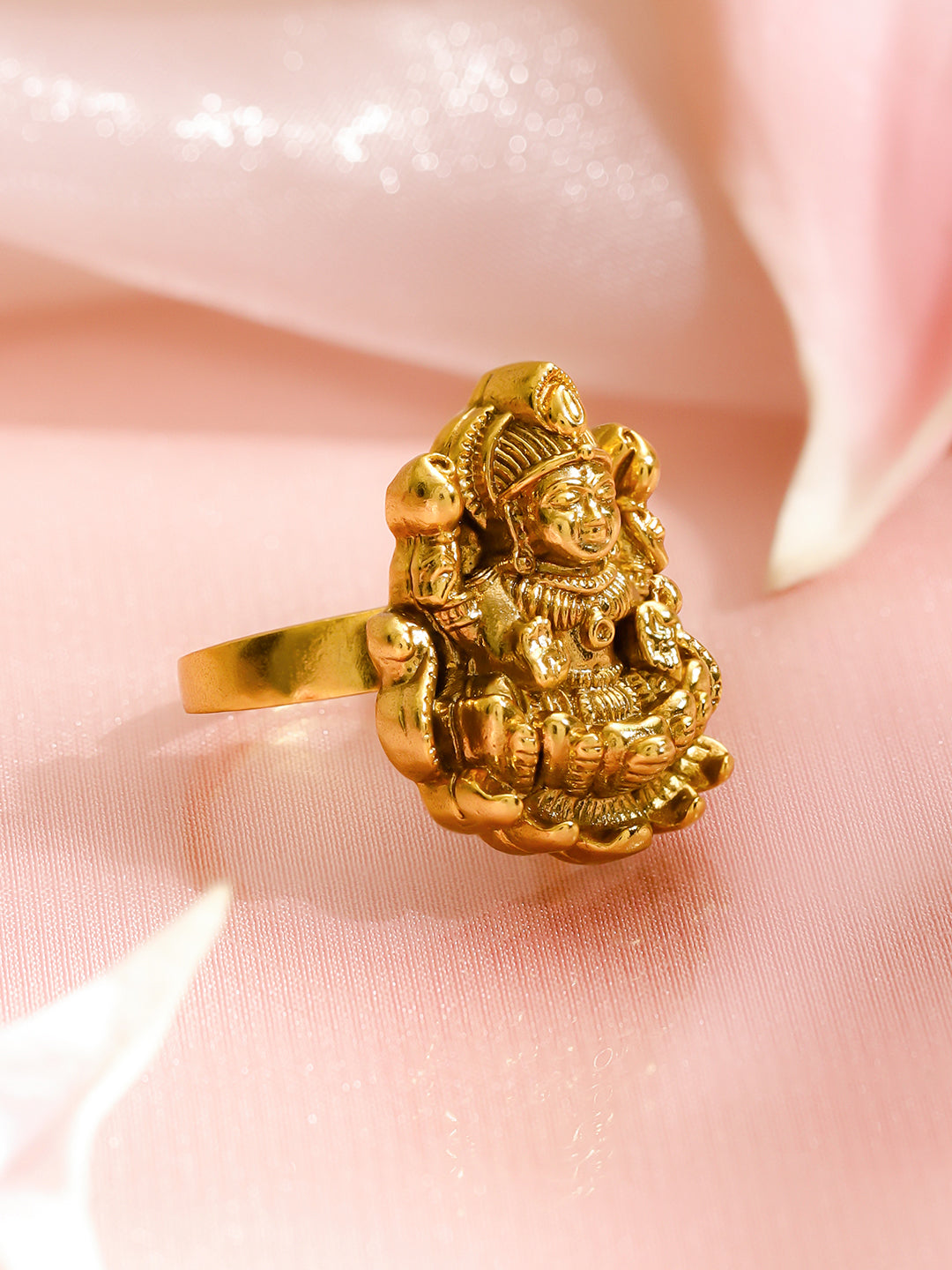 Laxmi Motif Gold Toned Statement Ring フリーサイズ