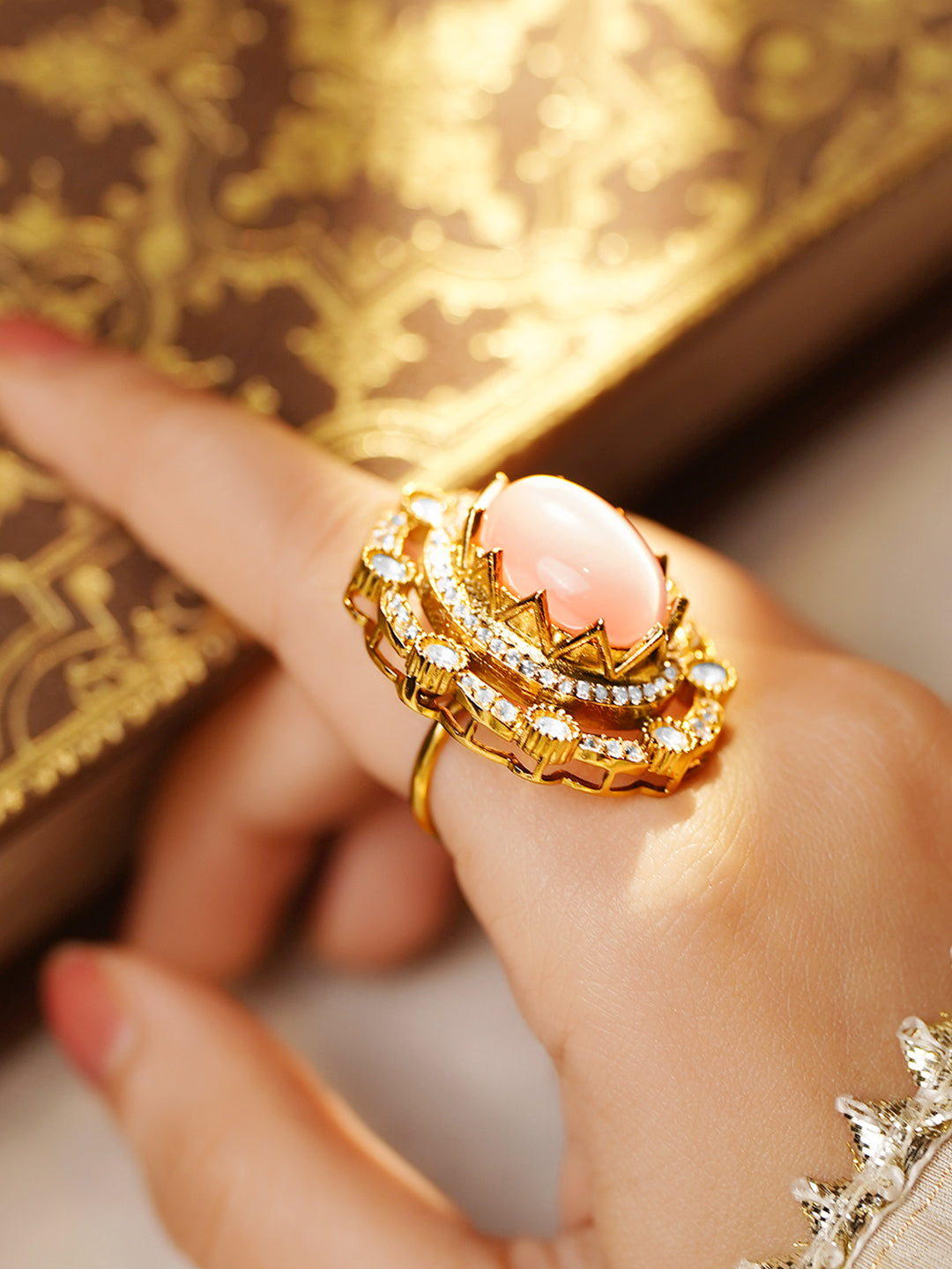Elegant Blush Gemstone Cocktail Ring フリーサイズ