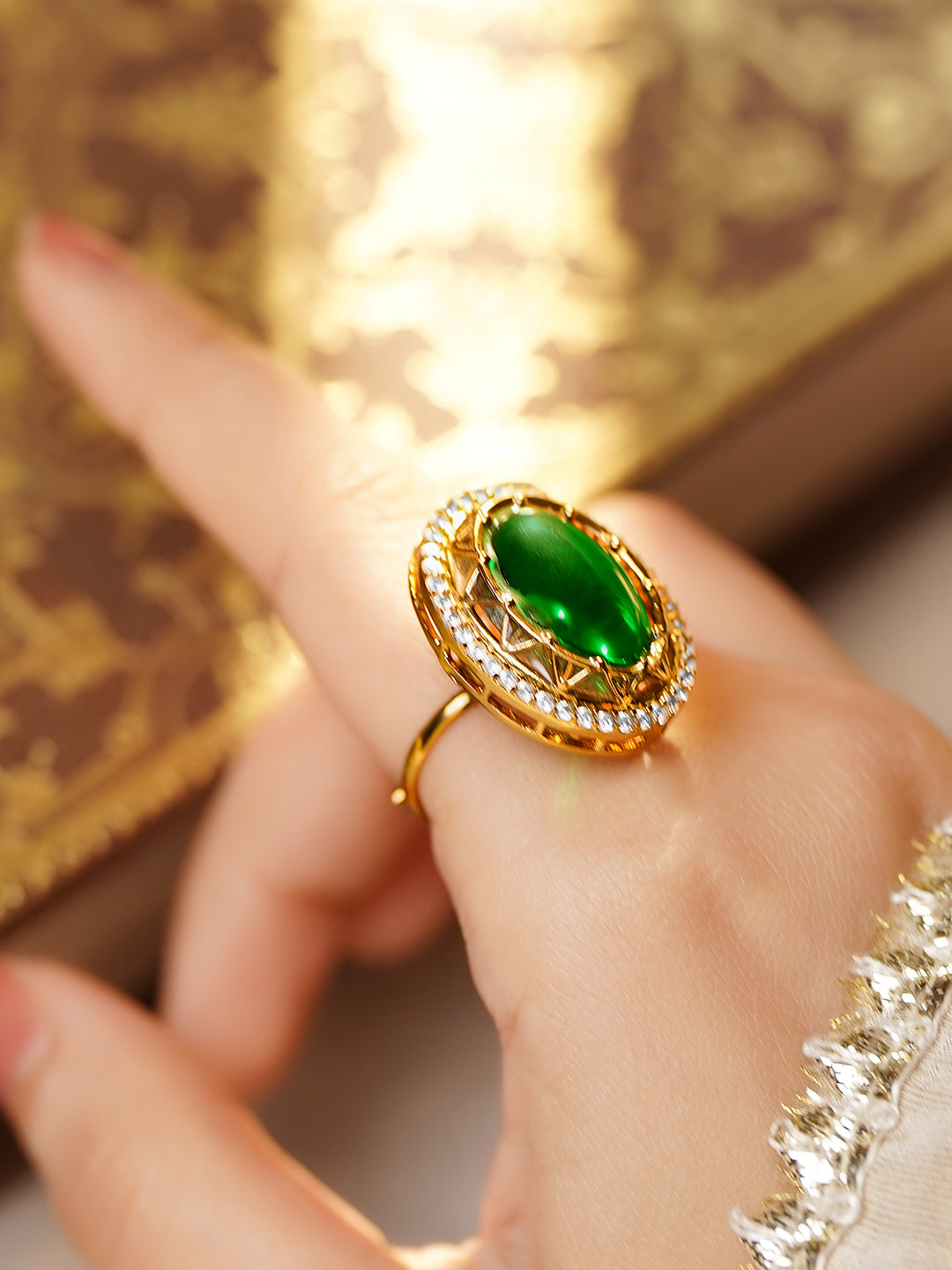Regal Emerald Gemstone Cocktail Ring フリーサイズ