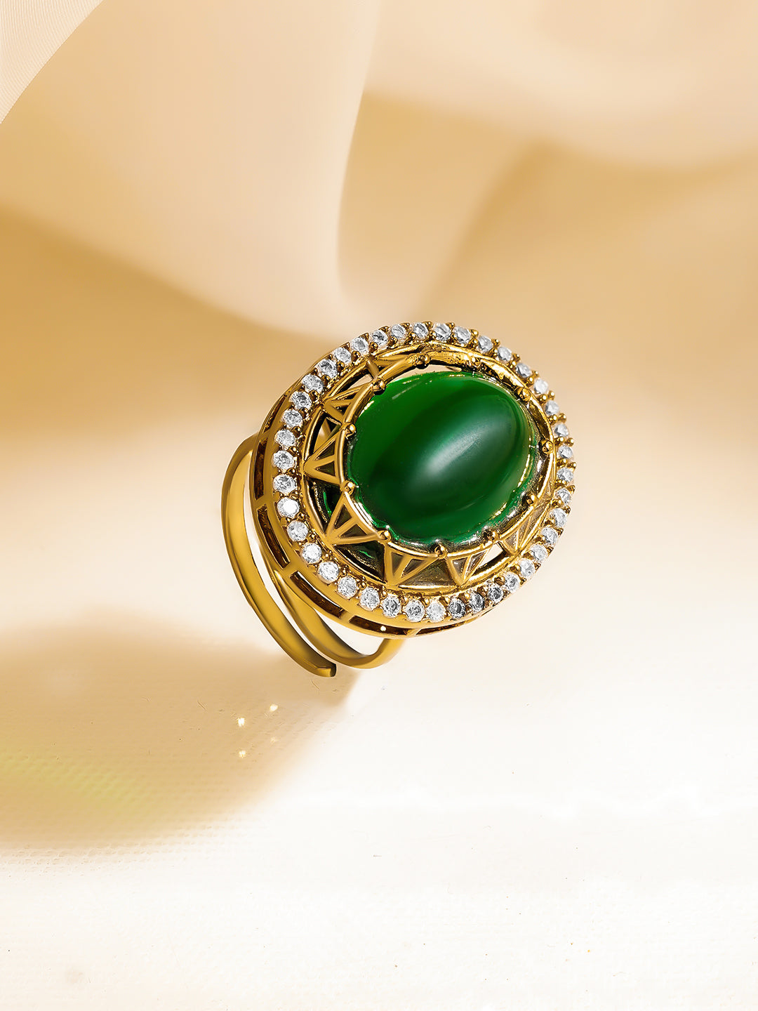 Regal Emerald Gemstone Cocktail Ring フリーサイズ