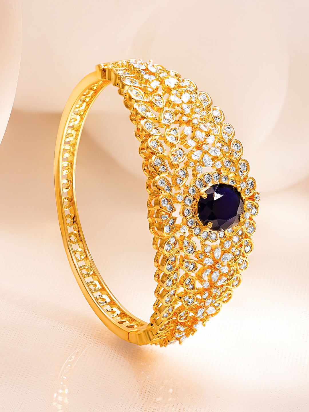 Blue Sapphire Sparkle Gold Statement Bracelet フリーサイズ