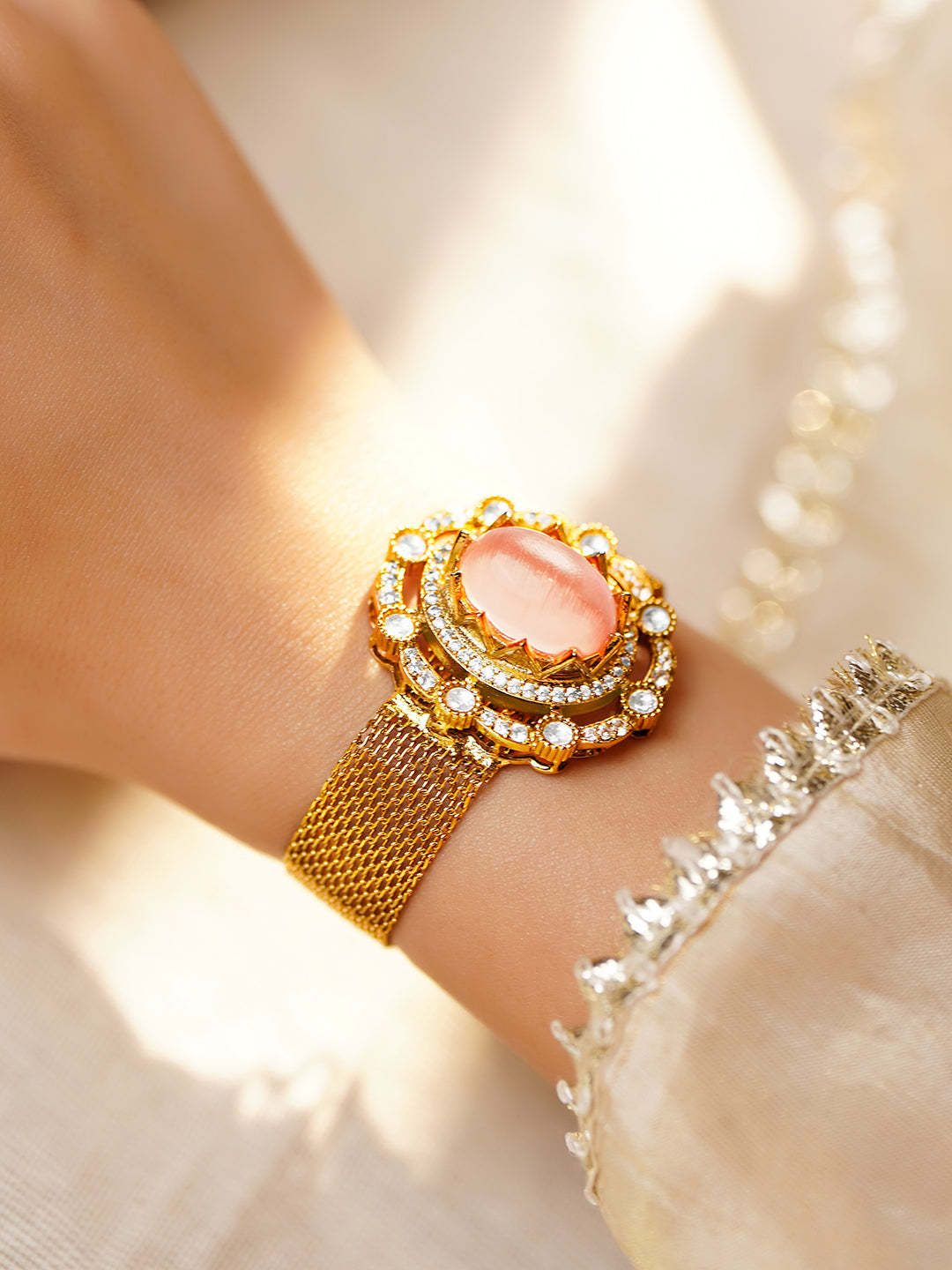 Elegant Pink Gemstone Mesh Statement Bracelet フリーサイズ