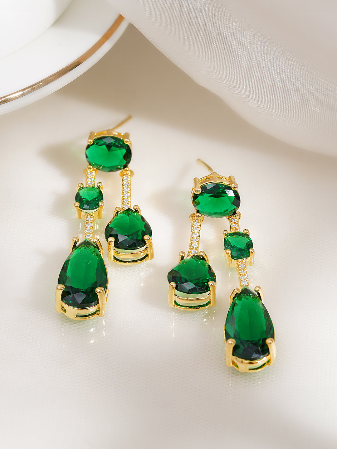 Emerald Glow Crystal Statement Drop Earrings フリーサイズ