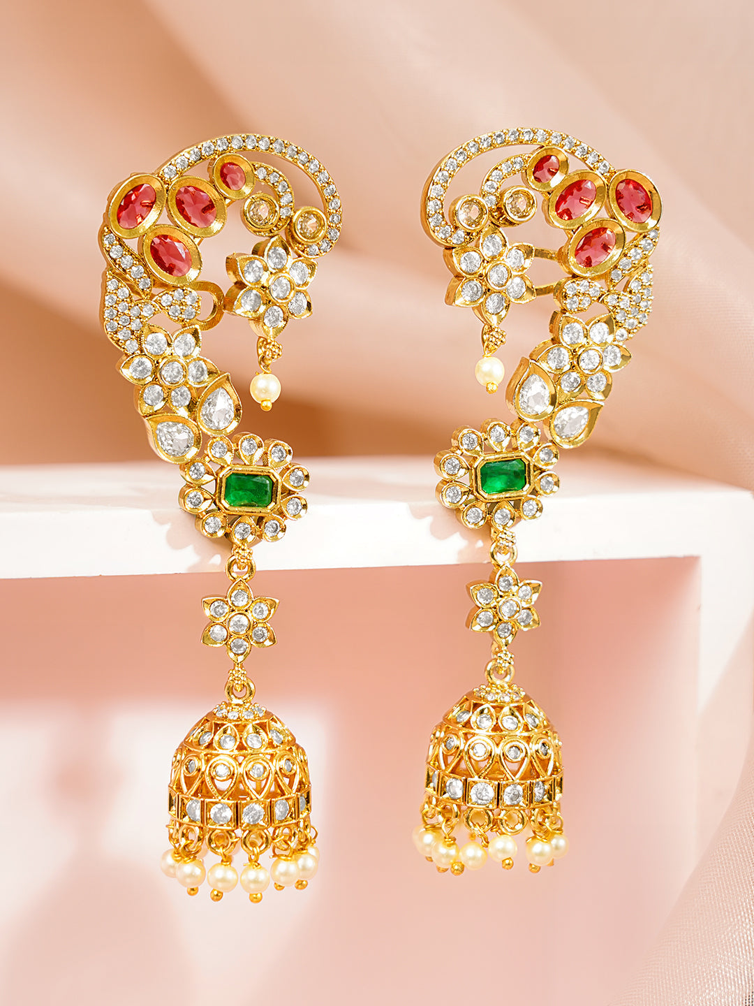 【Rubans】 Gold Plated Peacock Motif Kundan Ear Cuff Jhumkas with Ruby & Emerald Accents｜ゴールドメッキ 孔雀モチーフ クンダン イヤカフ ジュムカ（ルビー＆エメラルド）