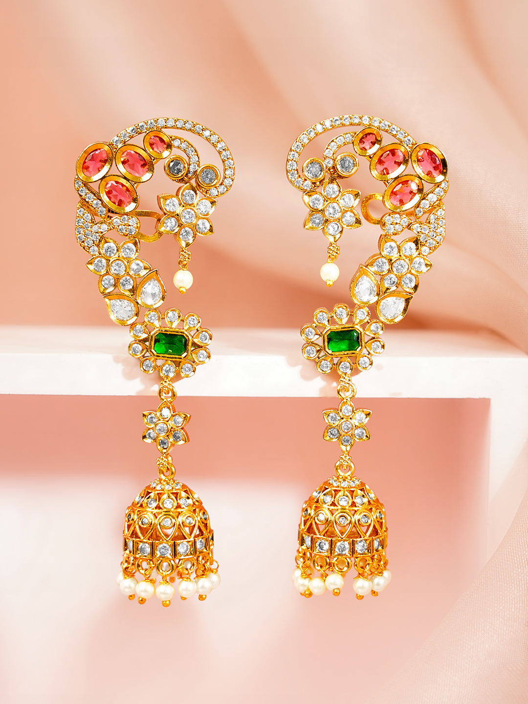 【Rubans】 Gold Plated Peacock Motif Kundan Ear Cuff Jhumkas with Ruby & Emerald Accents｜ゴールドメッキ 孔雀モチーフ クンダン イヤカフ ジュムカ（ルビー＆エメラルド）