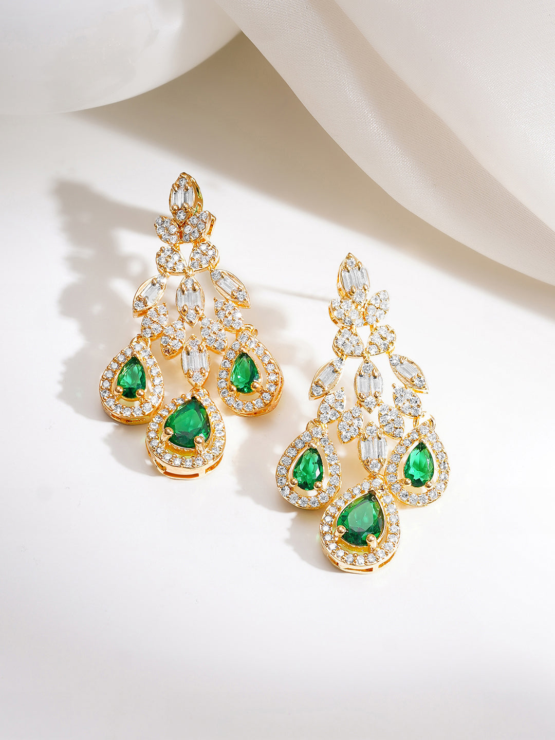 【Rubans】 Gold Plated American Diamond Zirconia Emerald Dangler Earrings｜ゴールドメッキ アメリカンダイヤモンド エメラルドカラー ダングラー イヤリング