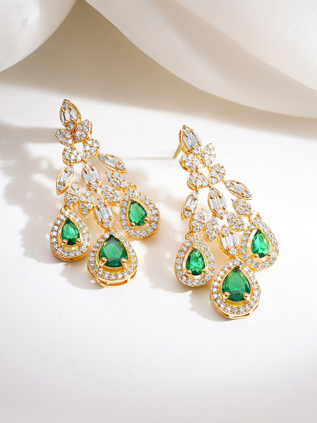 【Rubans】 Gold Plated American Diamond Zirconia Emerald Dangler Earrings｜ゴールドメッキ アメリカンダイヤモンド エメラルドカラー ダングラー イヤリング