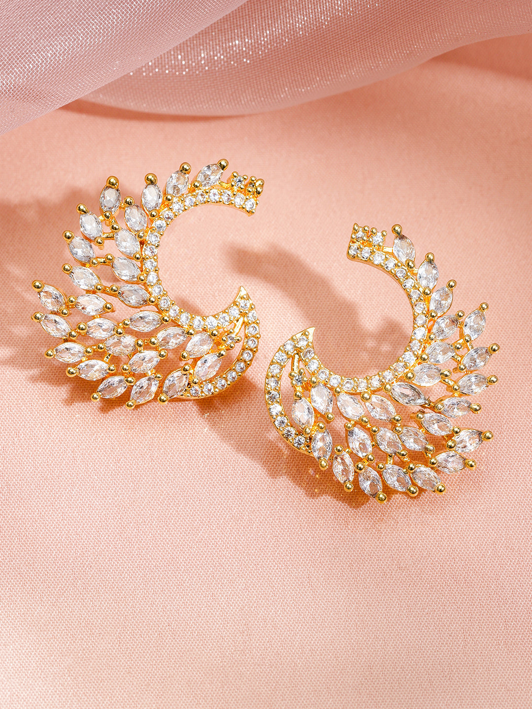 The Feathered Glow Studs フリーサイズ