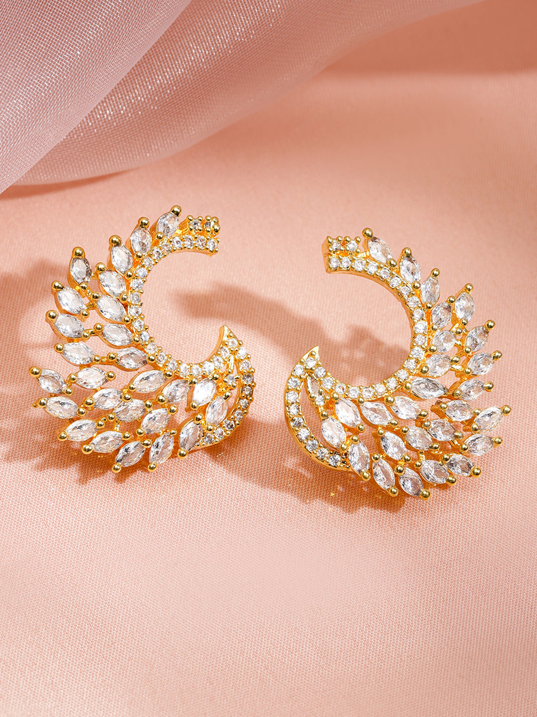 The Feathered Glow Studs フリーサイズ