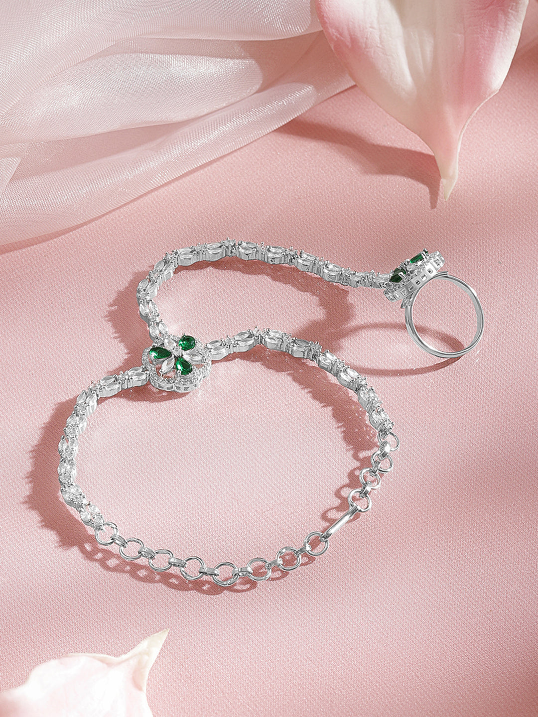 Elegant Emerald Crystal Hathphool Bracelet フリーサイズ