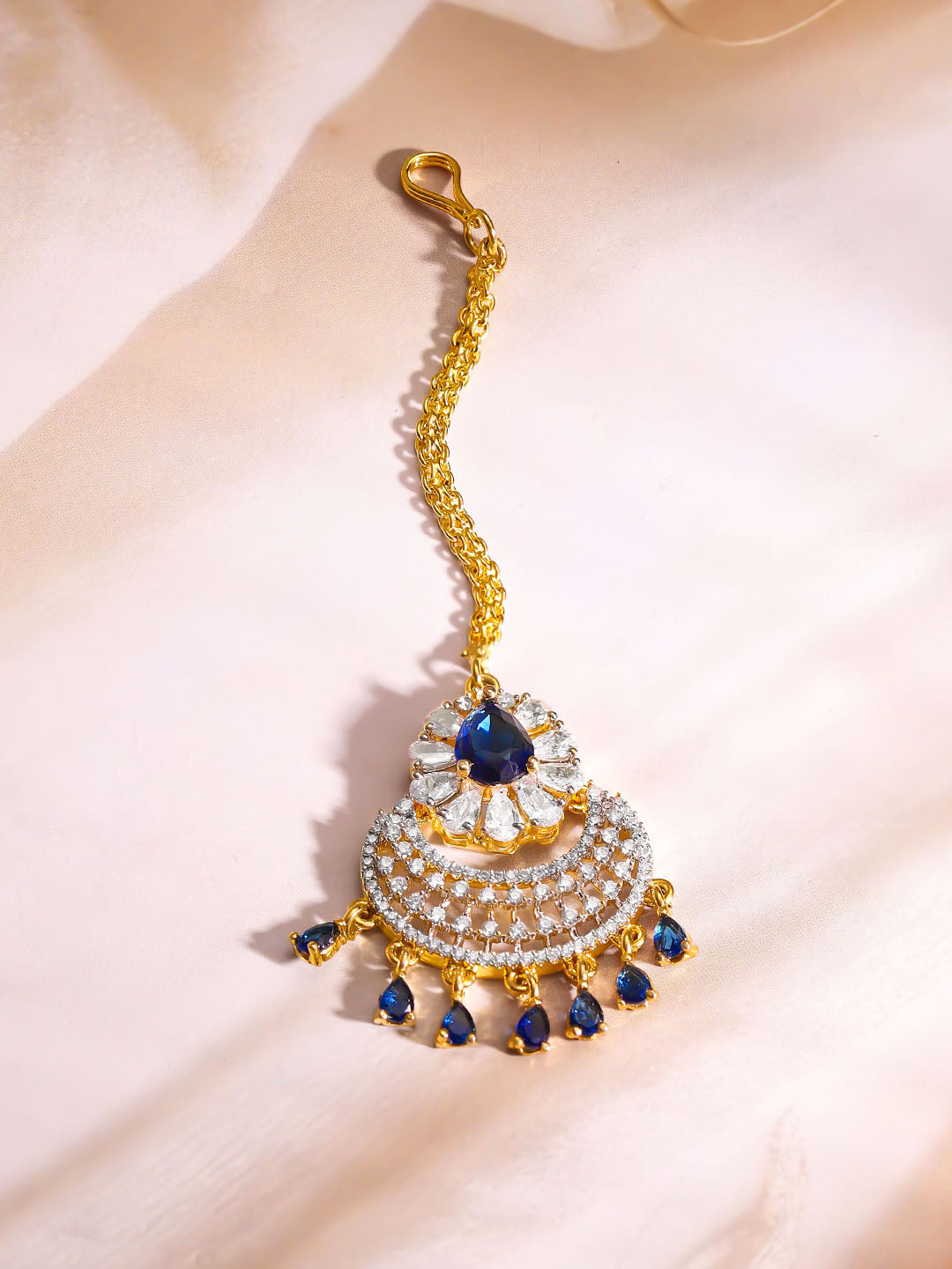 【Rubans】Gold Plated Sapphire Moonlit Crescent Zirconia Maangtikka｜ゴールドメッキ サファイア ムーンリット クレセント ジルコニア マンティッカ