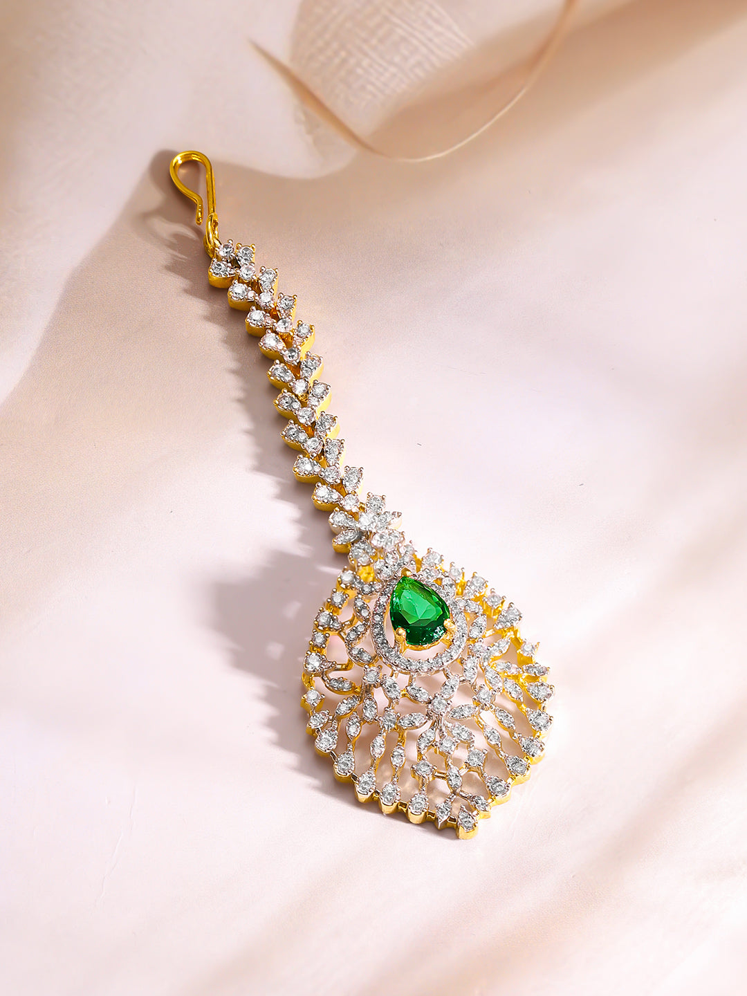 【Rubans】Gold Plated Emerald Plume Cascade Zirconia Maangtikka｜ゴールドメッキ エメラルド プルーム カスケード ジルコニア マンティッカ