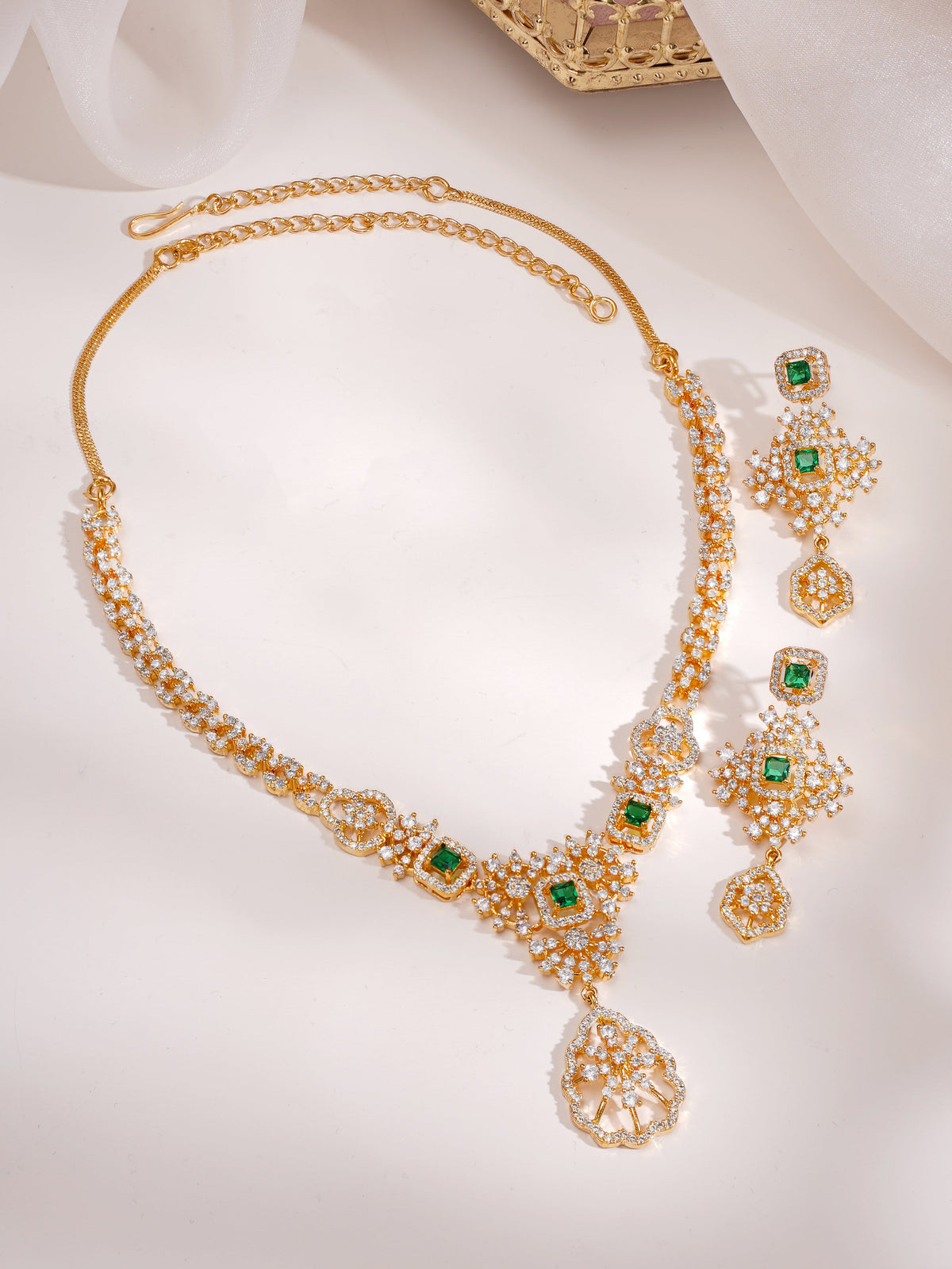 【Rubans】Gold Plated Royal Emerald Cluster Zirconia Necklace Set｜ゴールドメッキ ロイヤル エメラルド クラスター ジルコニア ネックレスセット