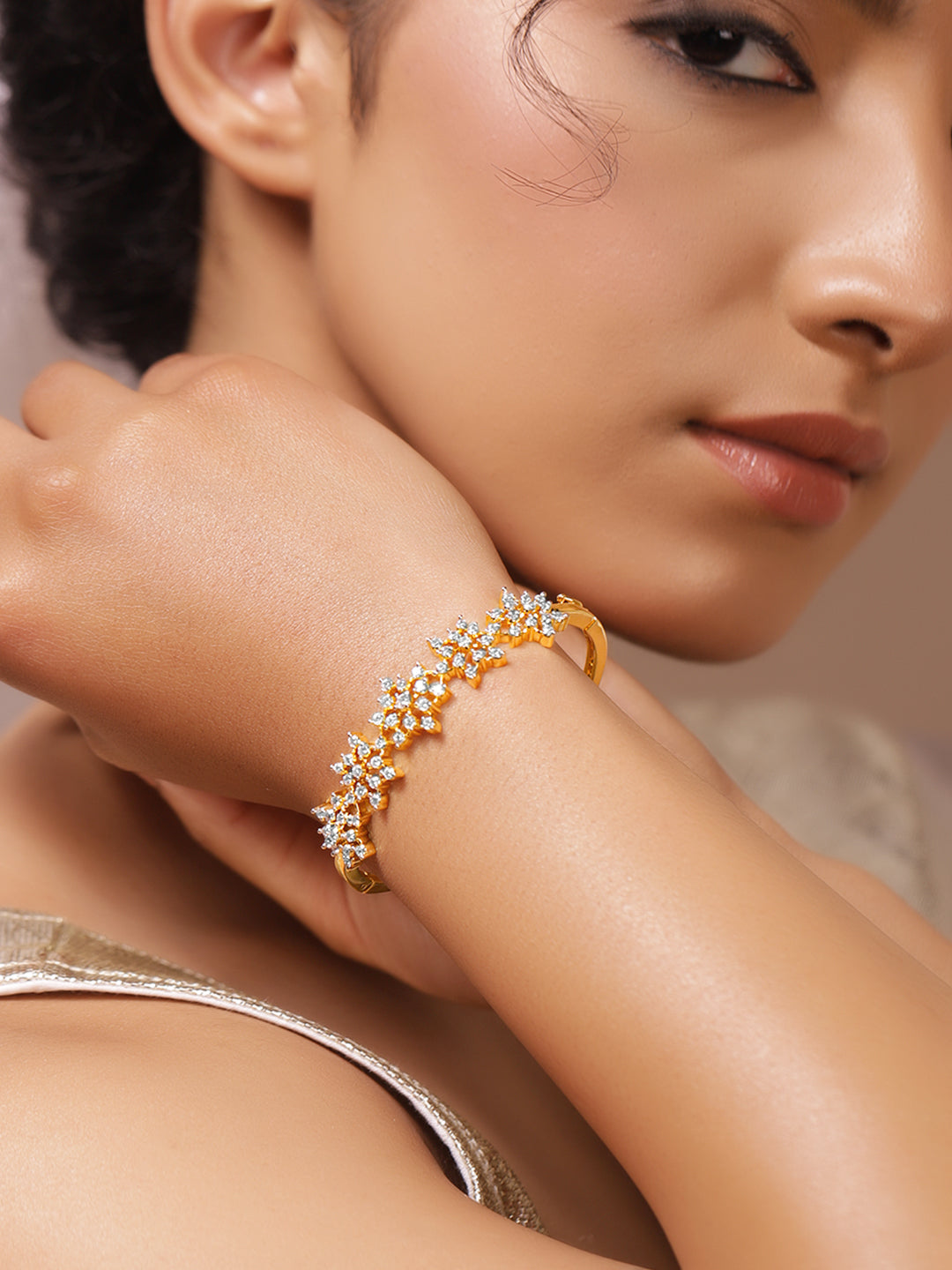 Rubans Women Brass Cubic Zirconia Handcrafted Gold-Plated Bangle-Style Bracelet フリーサイズ