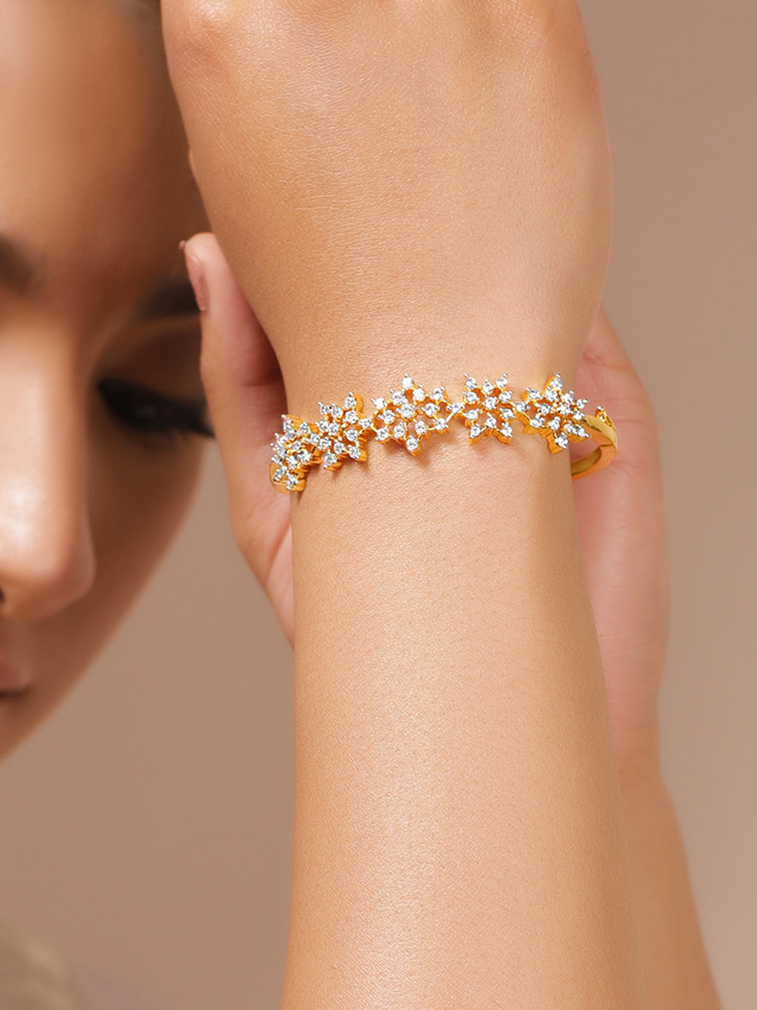 Rubans Women Brass Cubic Zirconia Handcrafted Gold-Plated Bangle-Style Bracelet フリーサイズ