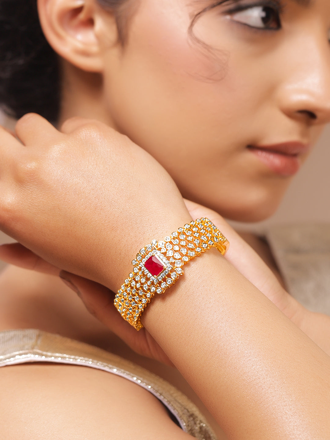 Rubans Women Brass Cubic Zirconia Handcrafted Gold-Plated Bangle-Style Bracelet フリーサイズ